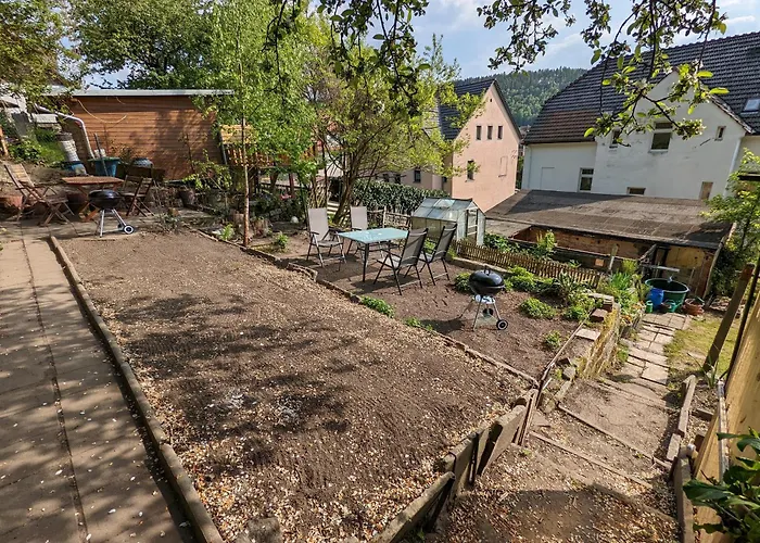 Wohlfühloase mit Pool, Garten, Grill und Ausblick - R3