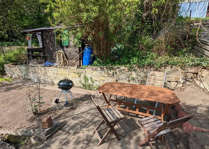 Wohlfühloase mit Pool, Garten, Grill und Ausblick - R3